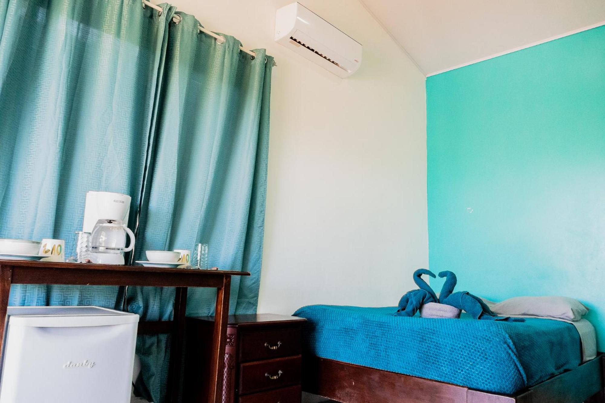 Ocean'S Breeze Apartment And Rooms Puerto Viejo de Talamanca Exterior photo