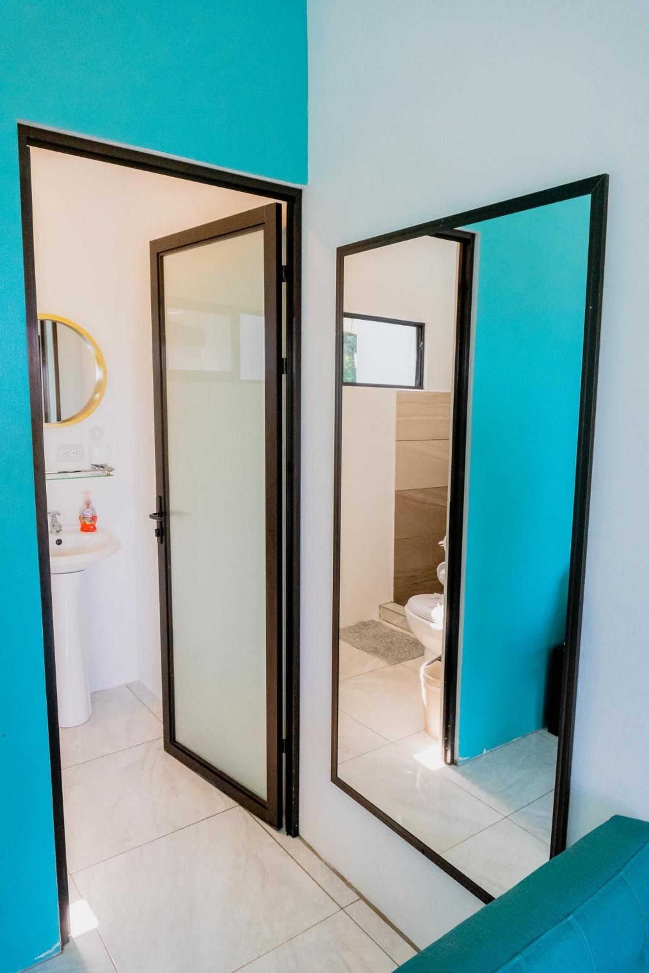 Ocean'S Breeze Apartment And Rooms Puerto Viejo de Talamanca Exterior photo